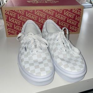 Women’s vans checkered shoes. Size 7 and never warn.